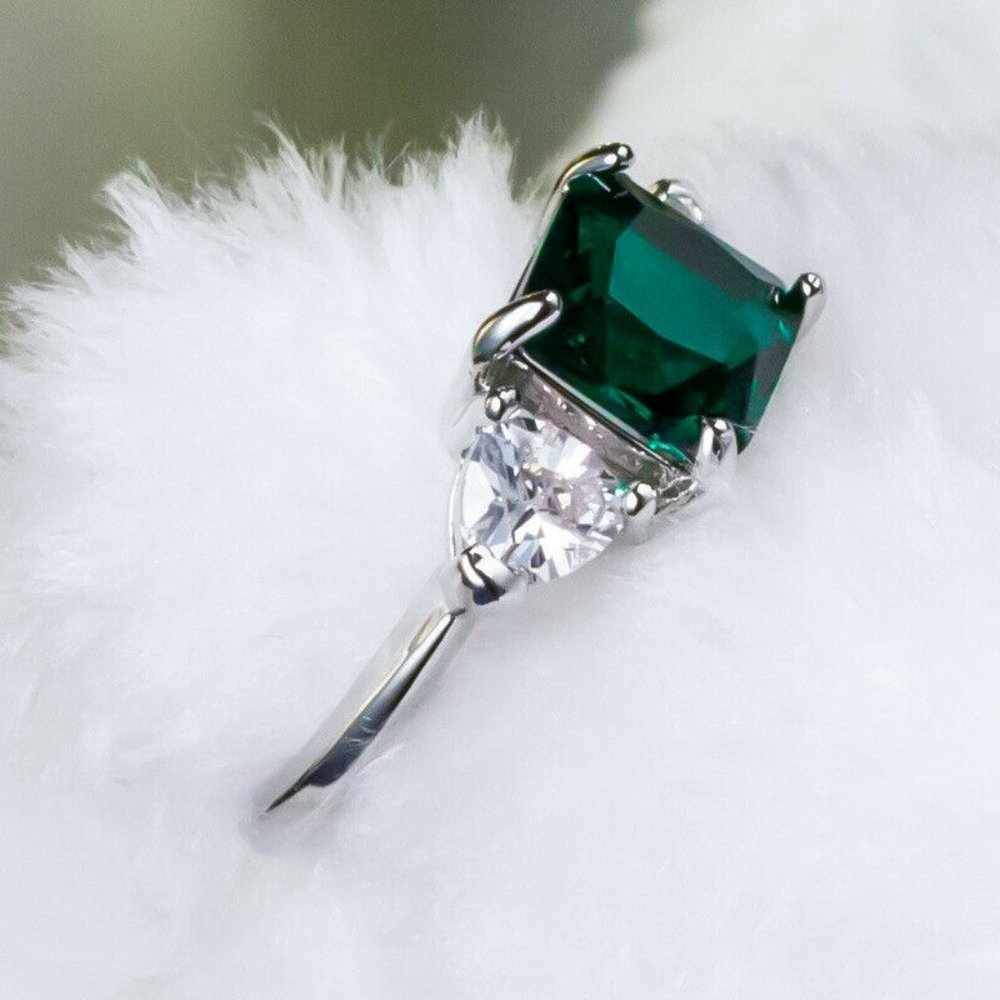Gorgeous 925 Silver Princess Cut Emerald Ring - Picture 4 of 5